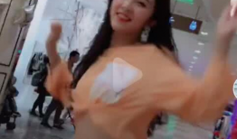 抖胸视频,抖胸舞热潮来袭，动感十足引关注